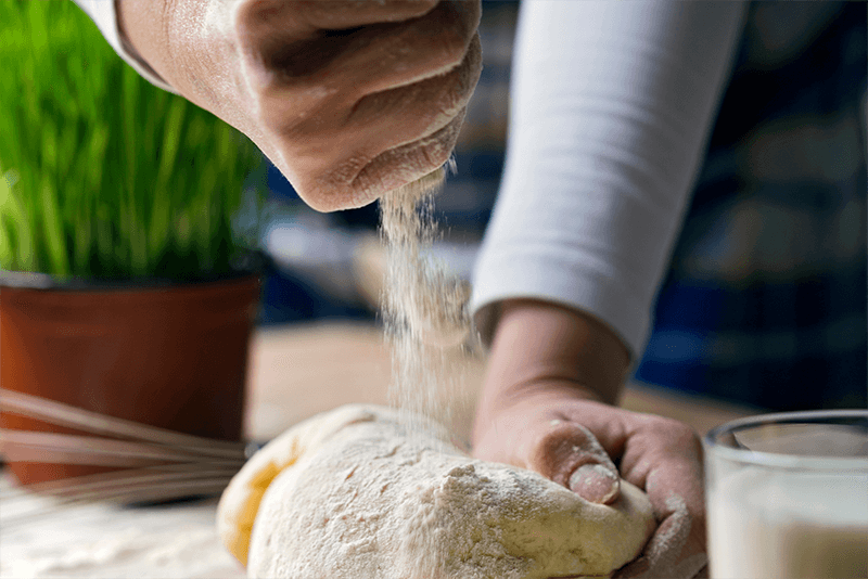 Pieczenie chleba w domu wcale nie jest takie skomplikowane, jak mogłoby się wydawać na pierwszy rzut oka.