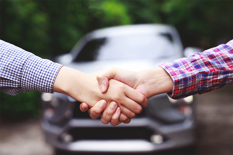 Zarówno leasing samochodu, jak i jego wynajmowanie ma swoje plusy i minusy – od Ciebie zależy, na co się zdecydujesz.